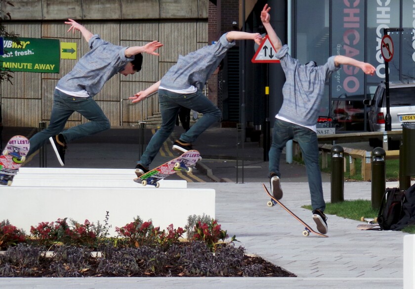Images merged to show the speed of continuous shooting on the Samsung Galaxy Camera