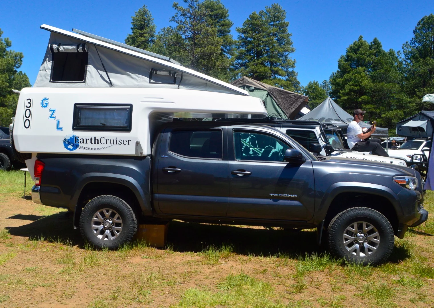 EarthCruiser shows a GZL 300 prototype