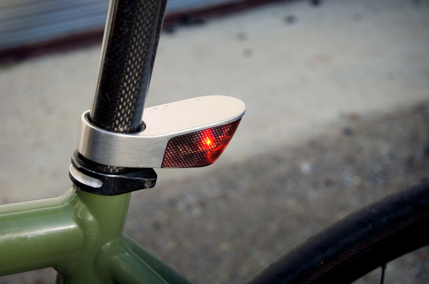 Four rear-facing, board-mounted red LEDs are flanked by two more at either side for one watt of output (30 to 50 lumens) that's reported to yield a super-wide spill