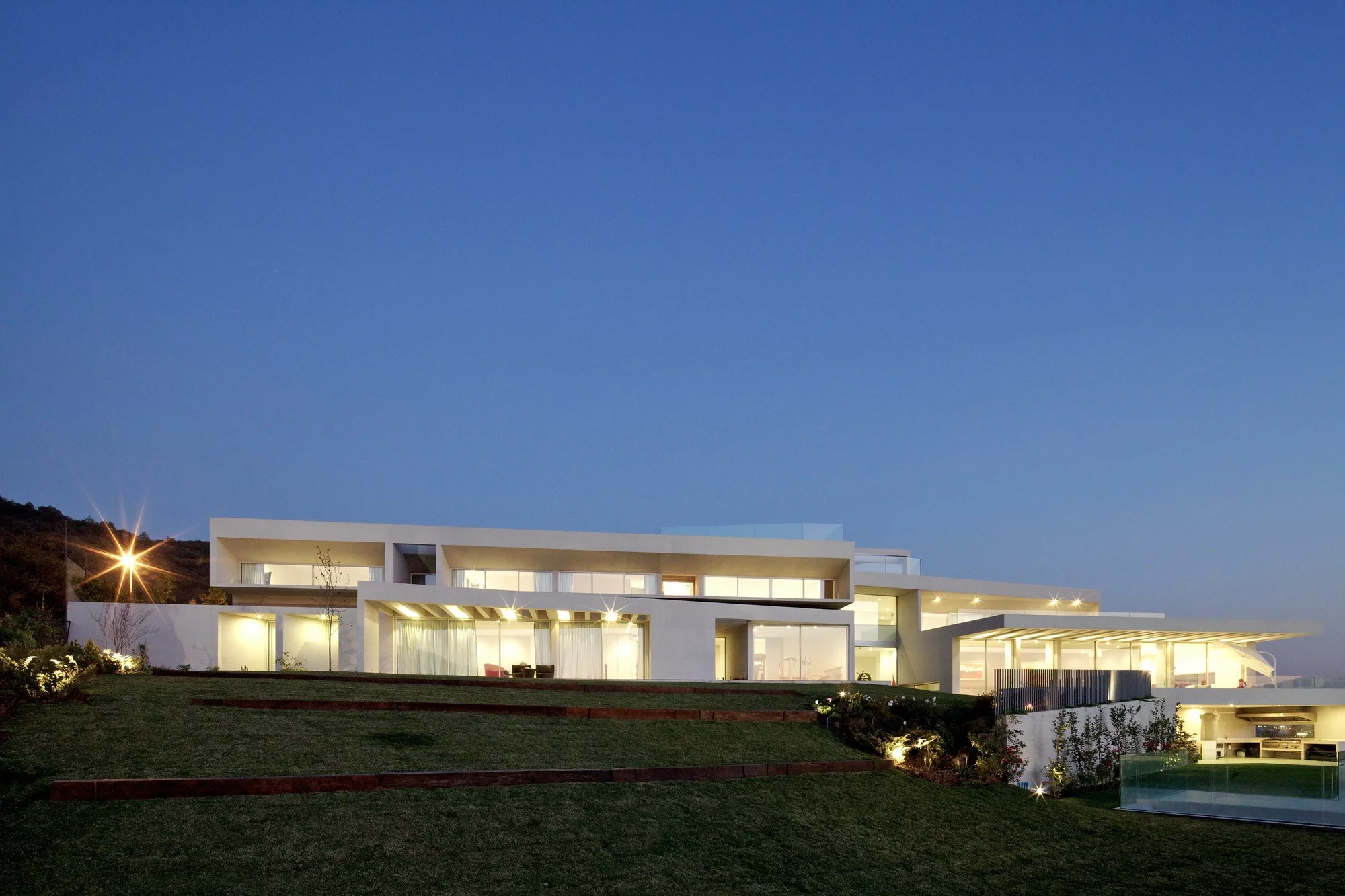 We're not sure whether or not the titanium dioxide is reducing smog in this case, but we're investigating (Photo: Nico Saieh)