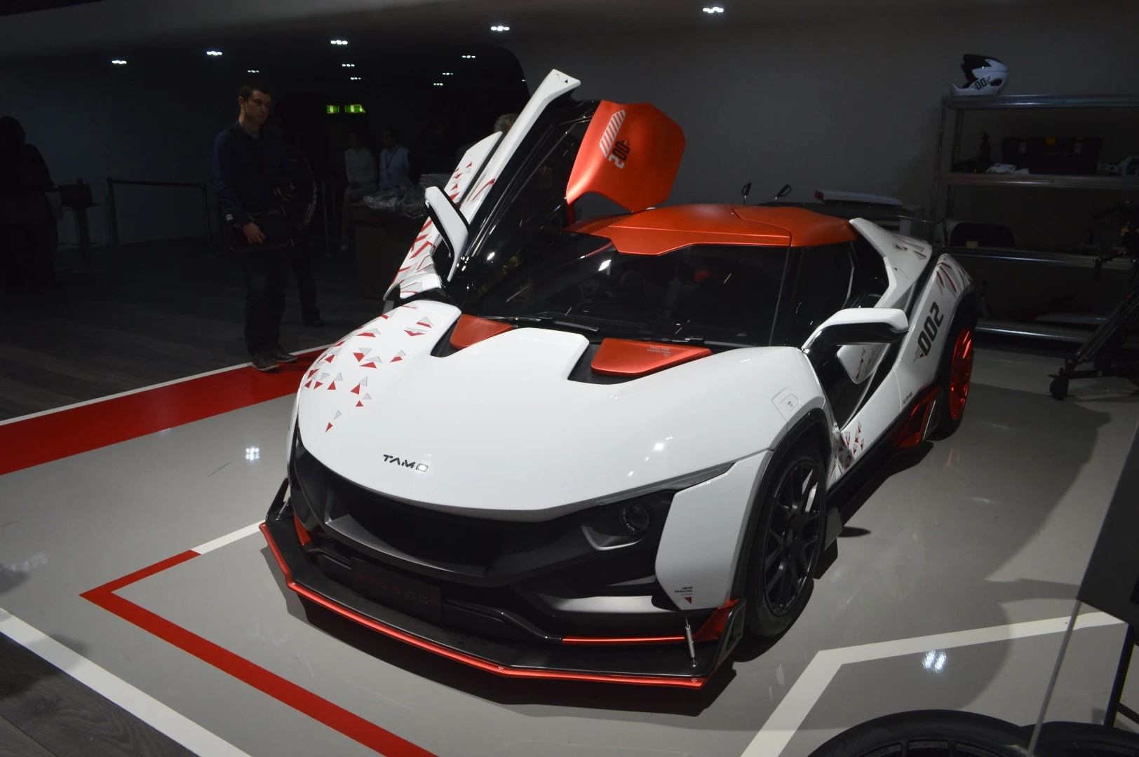 The Racemo can be customised with lots of colors and stickers