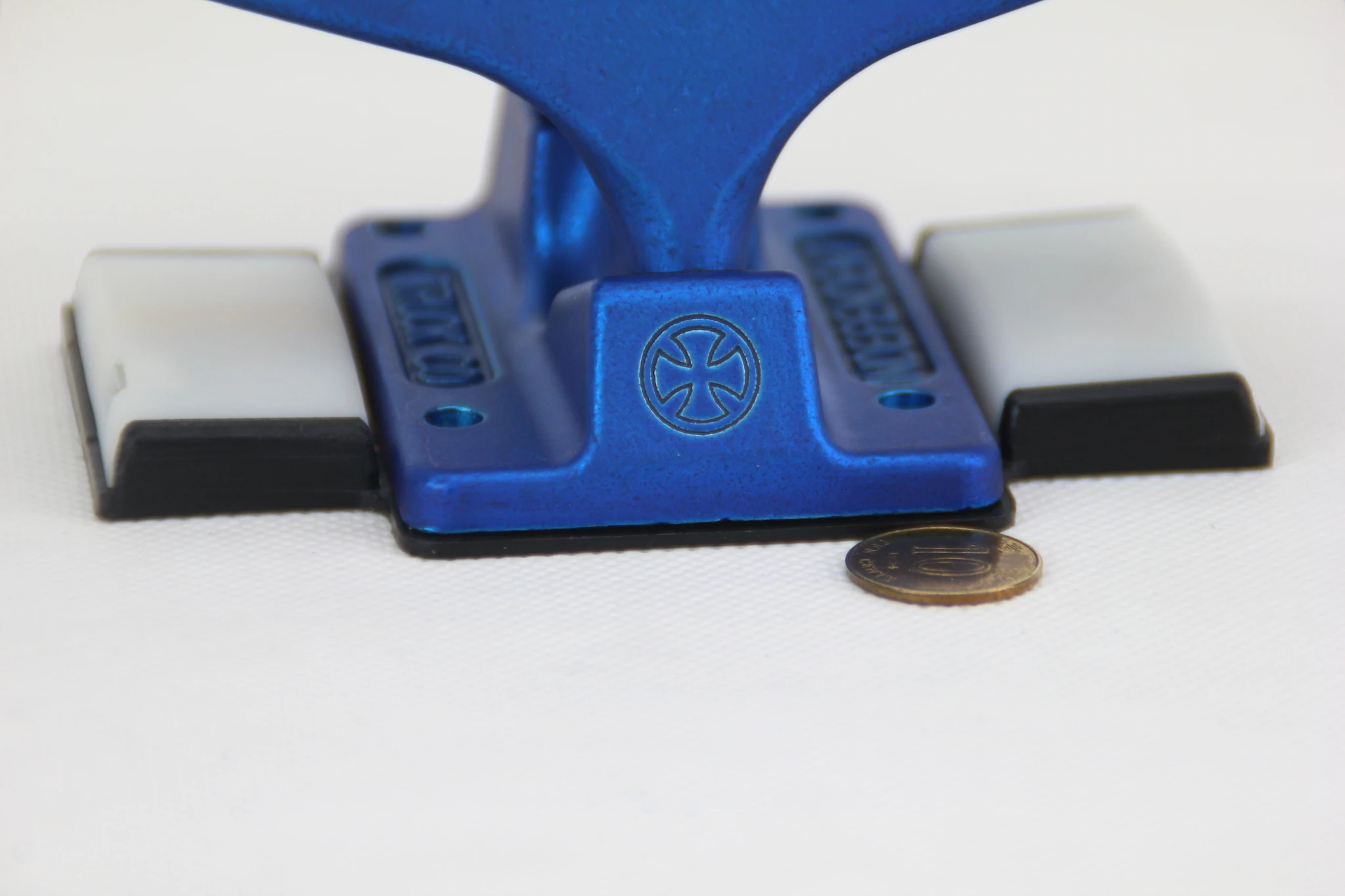 Measuring 1 mm (.03 in) thick and 50 g (1.7 oz) in weight, the company are confident riders won't notice a difference when riding with the device attached to their board