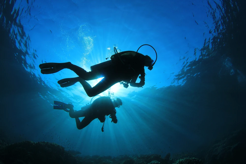 Casio's Logosease device allows scuba divers to talk to one another, without the use of full-face masks (Photo: Shutterstock)