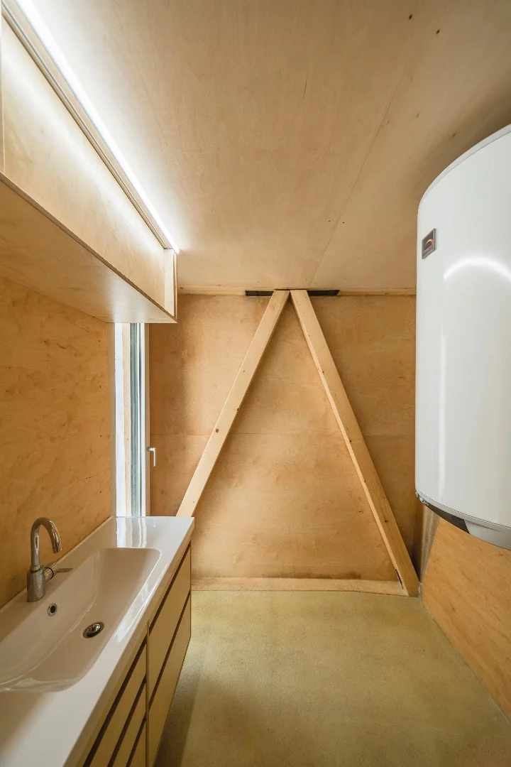 The House in the Orchard's bathroom