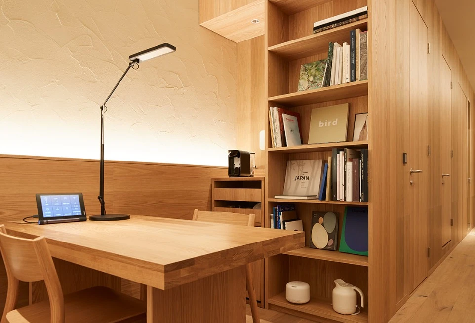 Study area and library for two in th Type E suite