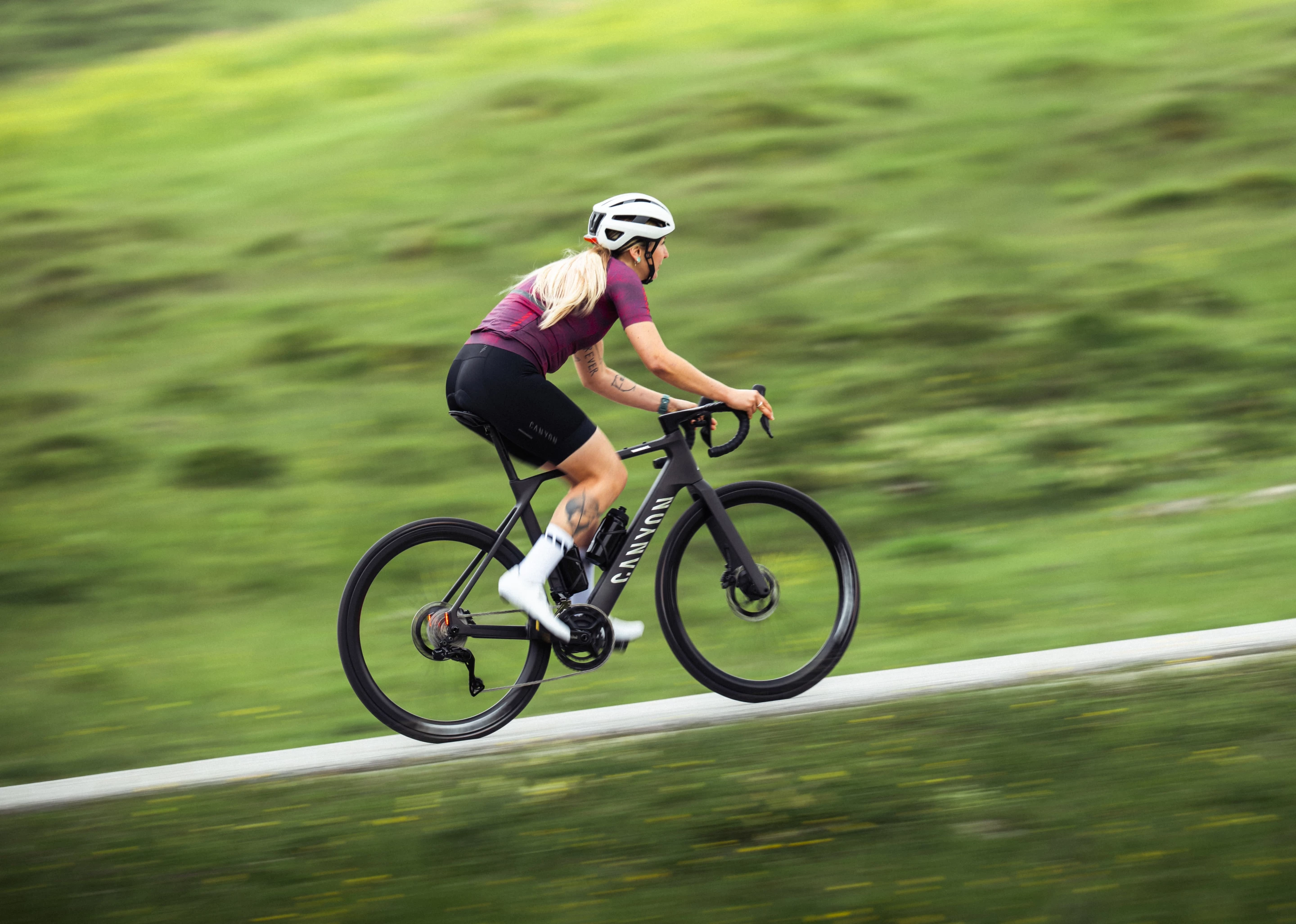The Canyon Endurance:ONfly offers up to 200 watts of assistance at speeds up to 25 km/h