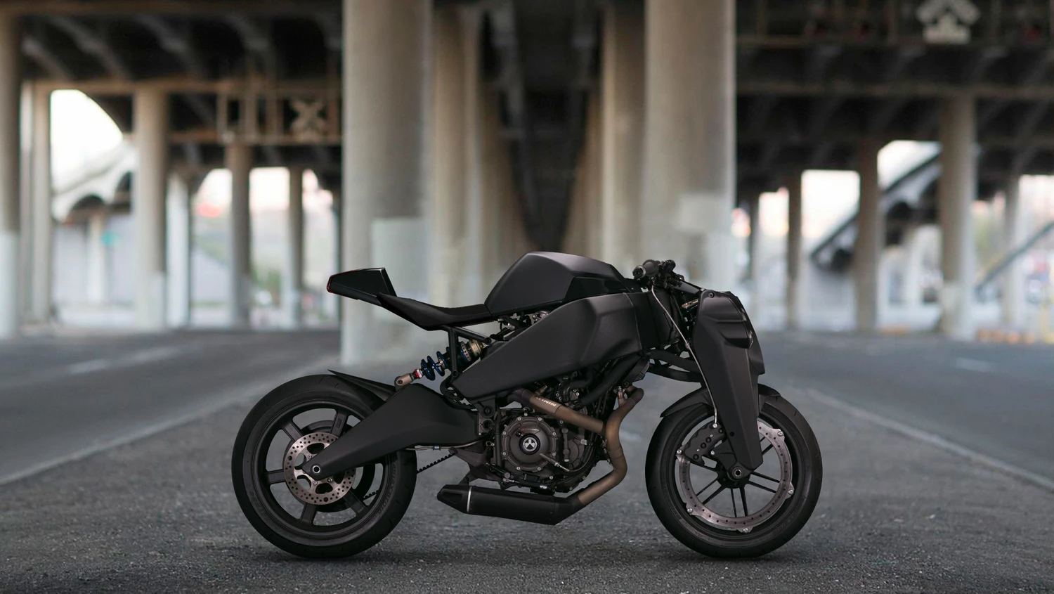 Custom bike builders love the perimeter brake because it screams innovation. This is a Ronin, a limited-edition 47-units-only custom built from the Buell 1125 platform, and featuring a perimeter brake.