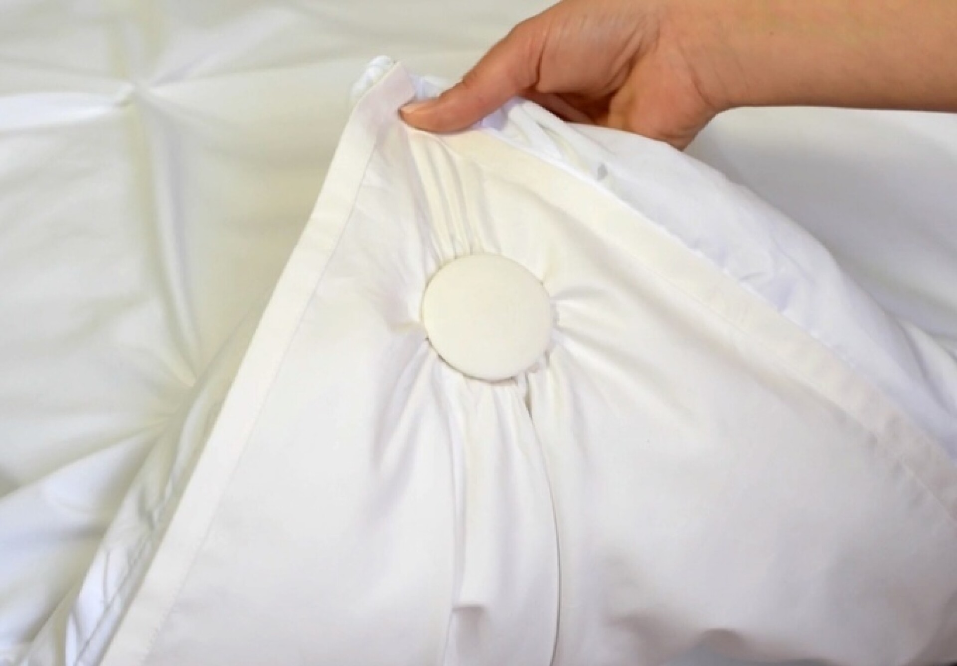 Make your bed via smartphone with Smartduvet