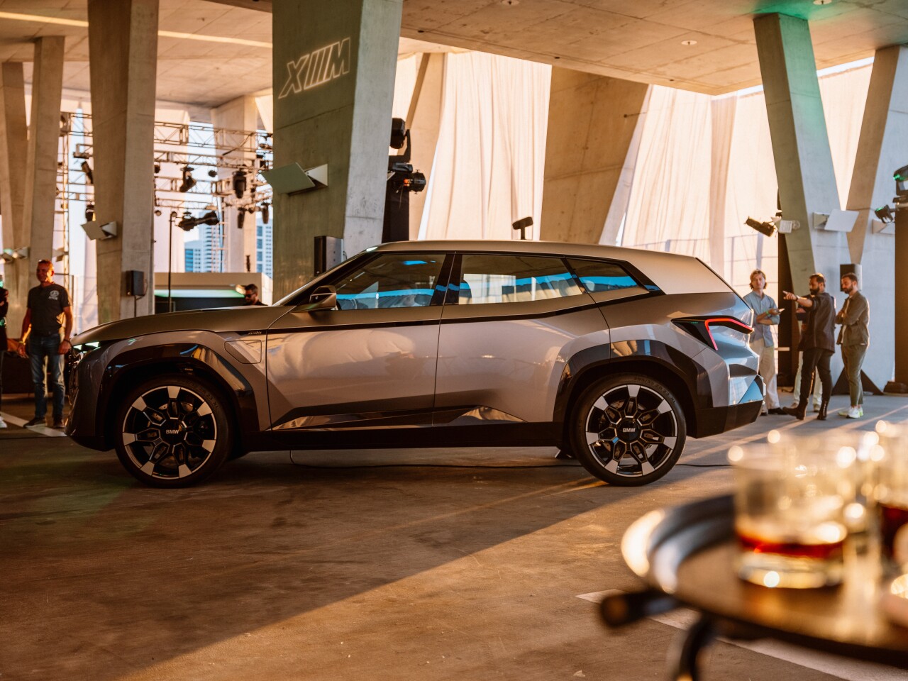 The thick roof and D-pillar and slimmed-down rear windows don't appear to work well from either an exterior design or interior luxury perspective