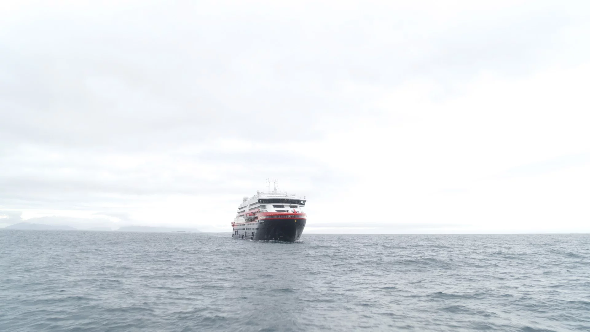 Following a successful first outing, the MS Roald Amundsen will begin carrying out expeditions along the coast of Norway, the Svalbard archipelago and Greenland this local summer