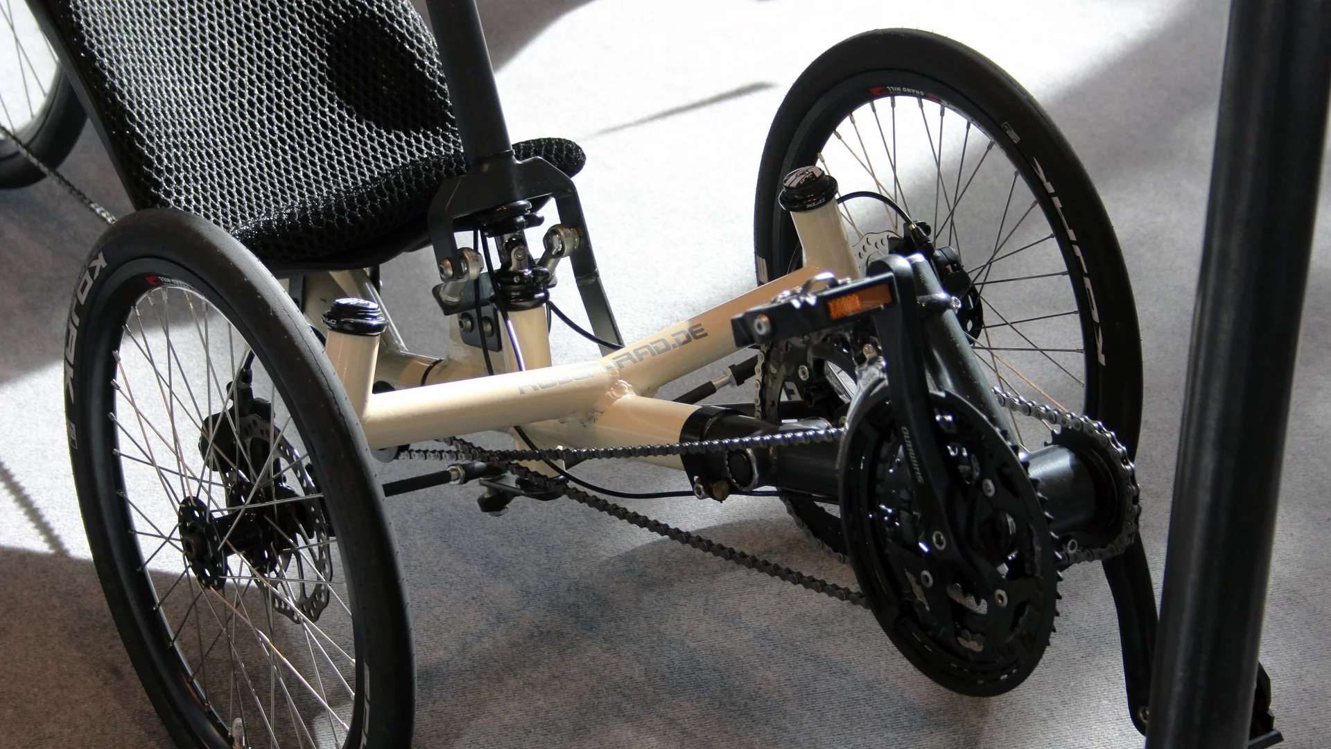 The Ruder Trike S is equipped with components such as Shimano Tiagra and Deore front and rear derailleurs (respectively), a 3 x 9 drivetrain, Tekro disc brakes, and Schwalbe tires