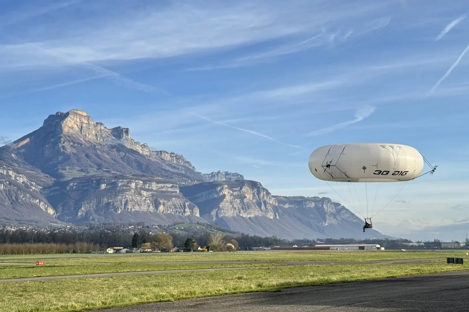 The aircraft can reportedly reach speeds of 25 to 30 km/h (16 to 19 mph)