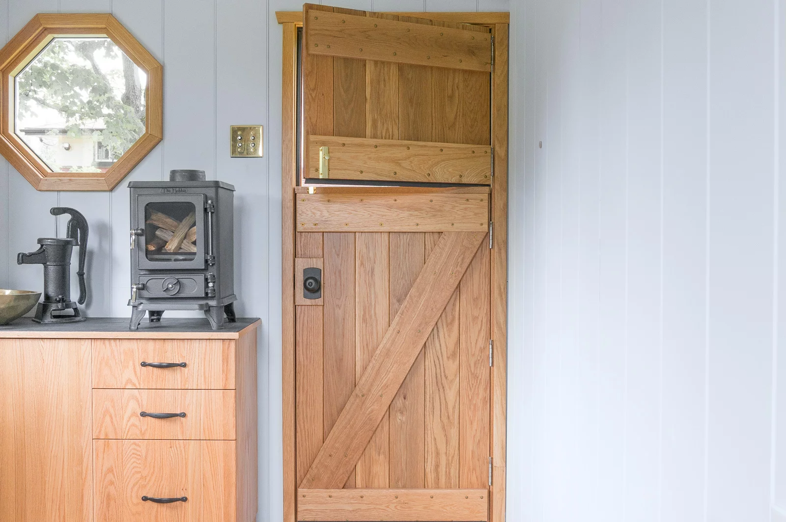 Interior shot of the Shepherd Hut (Photo: Güte)
