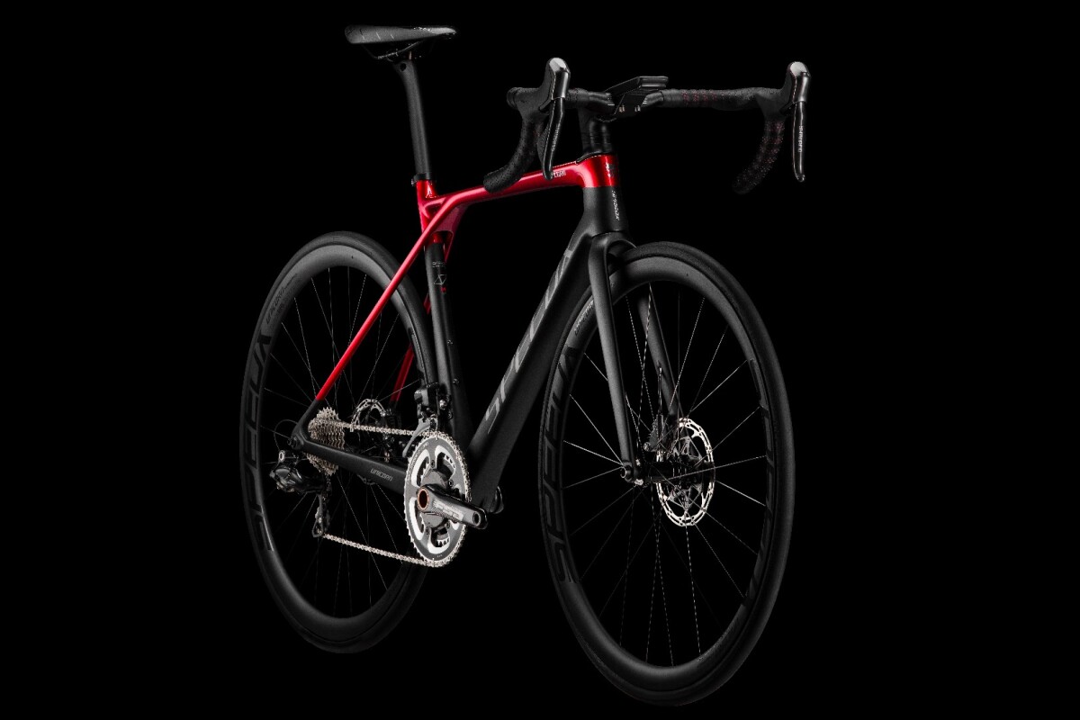 Depending on the SpeedX Unicorn model, specs will include Shimano Di2 or SRAM RED eTap electronic shifting, Shimano or SRAM hydraulic disc brakes, and SpeedX or Zipp carbon fiber wheels