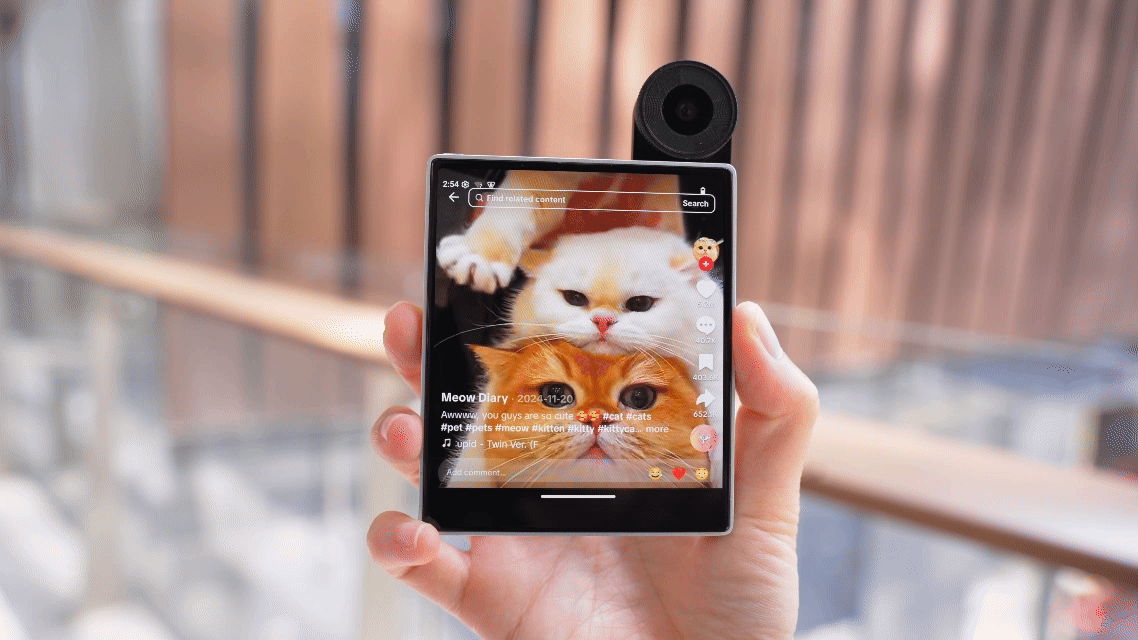 The MOndOne packs a sharp 4.02-inch AMOLED display and flip-up camera for selfie/vlogging mode