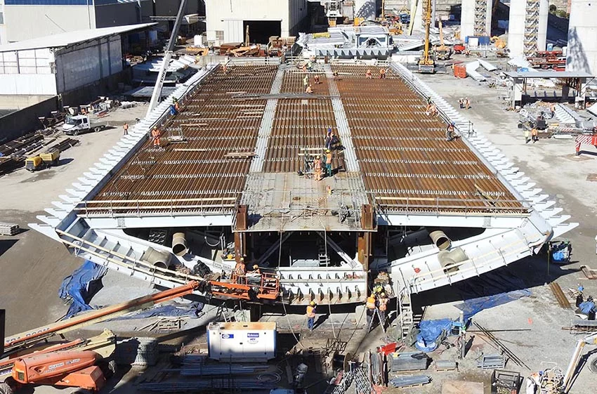 The Genova San Giorgio Bridge's steel deck is curved