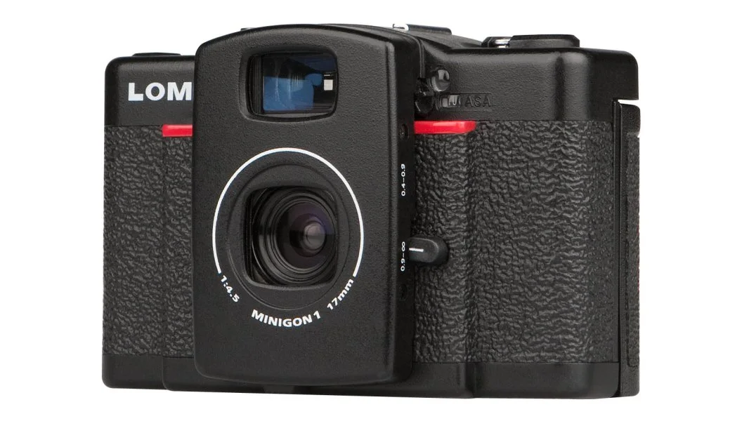 Lomography has unveiled a new addition to its LC-A range of 35mm film analog cameras, the LOMO LC-Wide offers users a choice of three frame formats and sports a new 17mm ultra-wide-angle lens