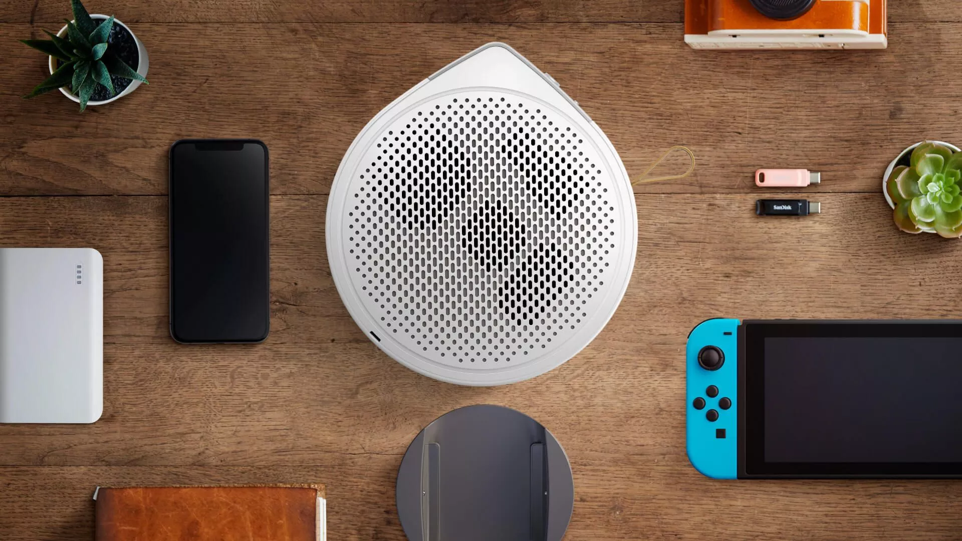 The GV50 smart projector measures 5.12 x 8.31 x 7.54 inches and weighs in at 4.6 lb