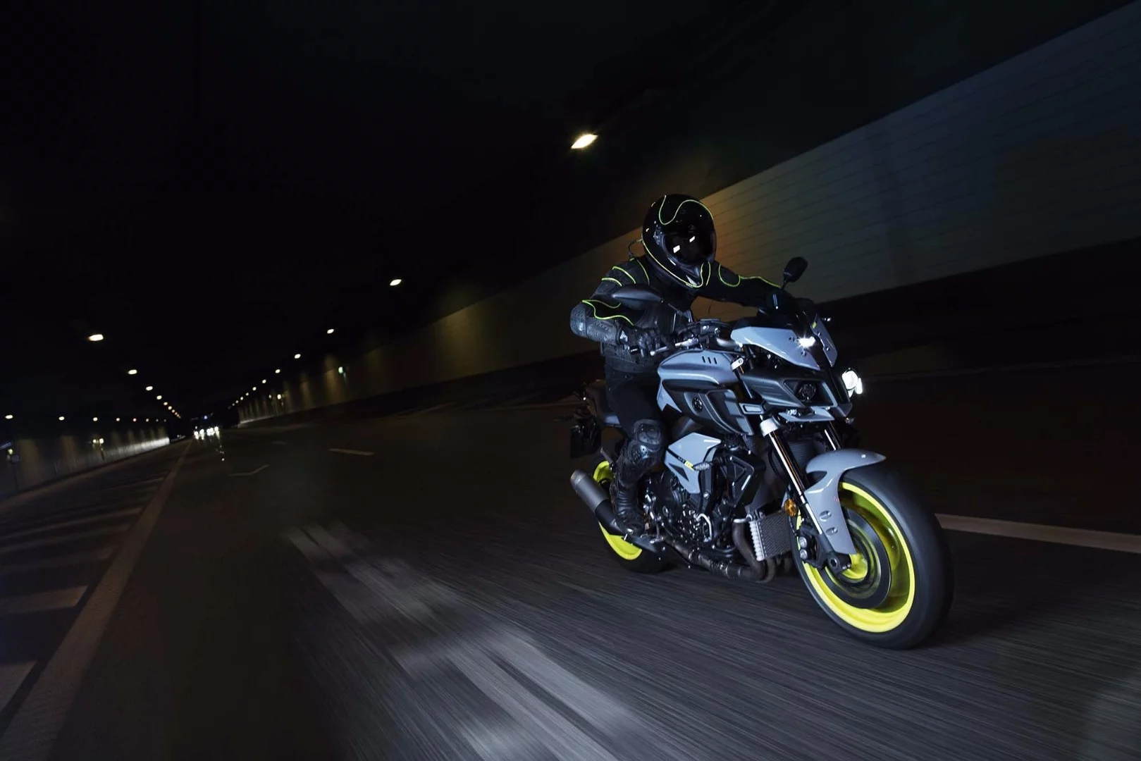 Yamaha MT-10: techno-industrial looks meet massive performance