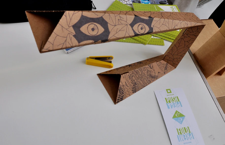 Get creative and decorate your lamp by hand (photo Edoardo Campanale/Gizmag)