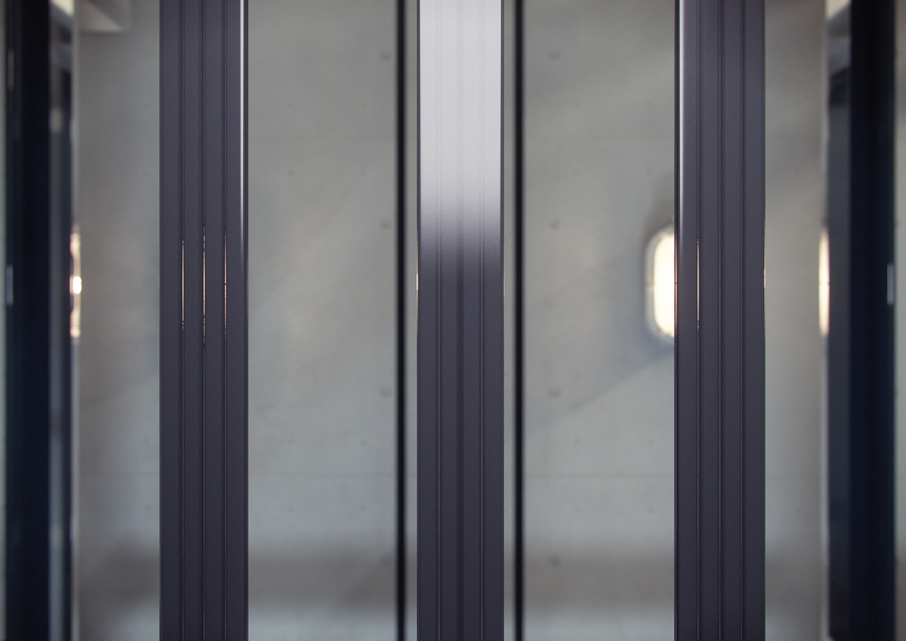 UltraRope is composed of a carbon fiber core, covered in a high-friction plastic coating