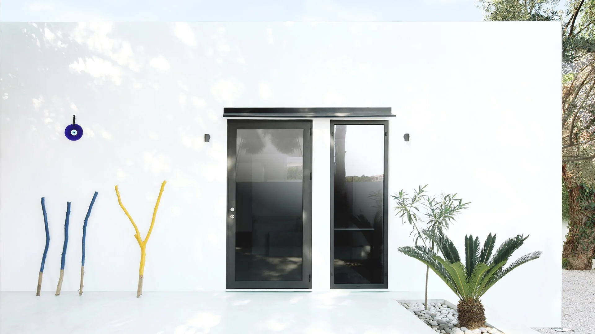 Monocabin is a 28 sq m (301 sq ft) single bedroom cabin that doesn’t miss a beat