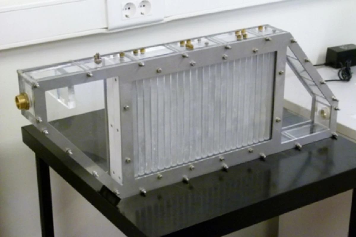 The prototype device utilizes paraffin contained within thin aluminum plates