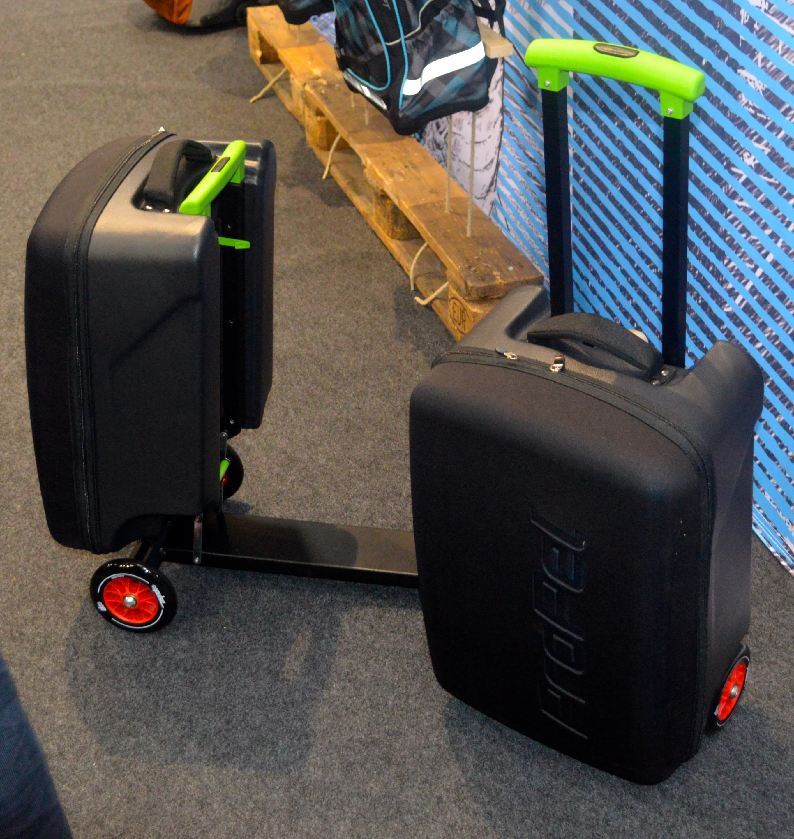 Olaf's Business model is a three-in-one design with scooter, trolley and backpack functions