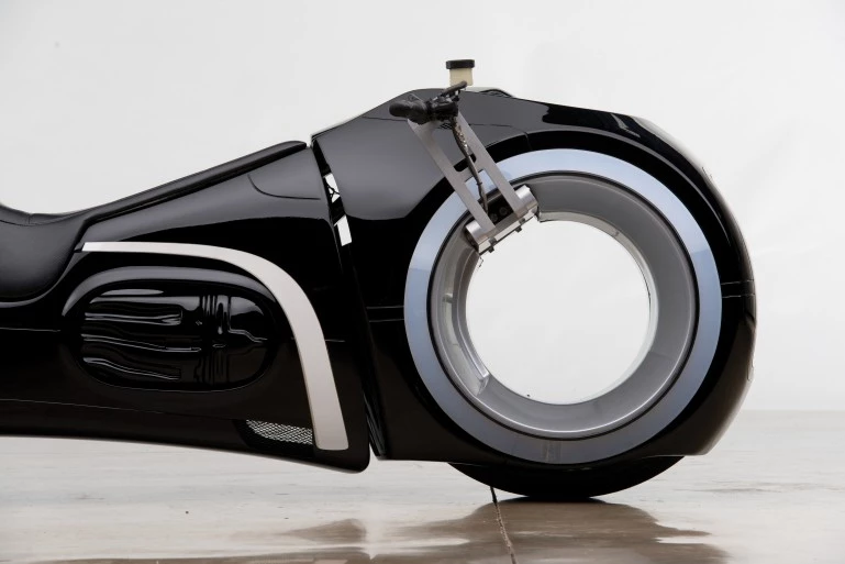 A working replica of the famous Lightcycle form the movie TRON: Legacy has smashed expectations by selling for US$77,000