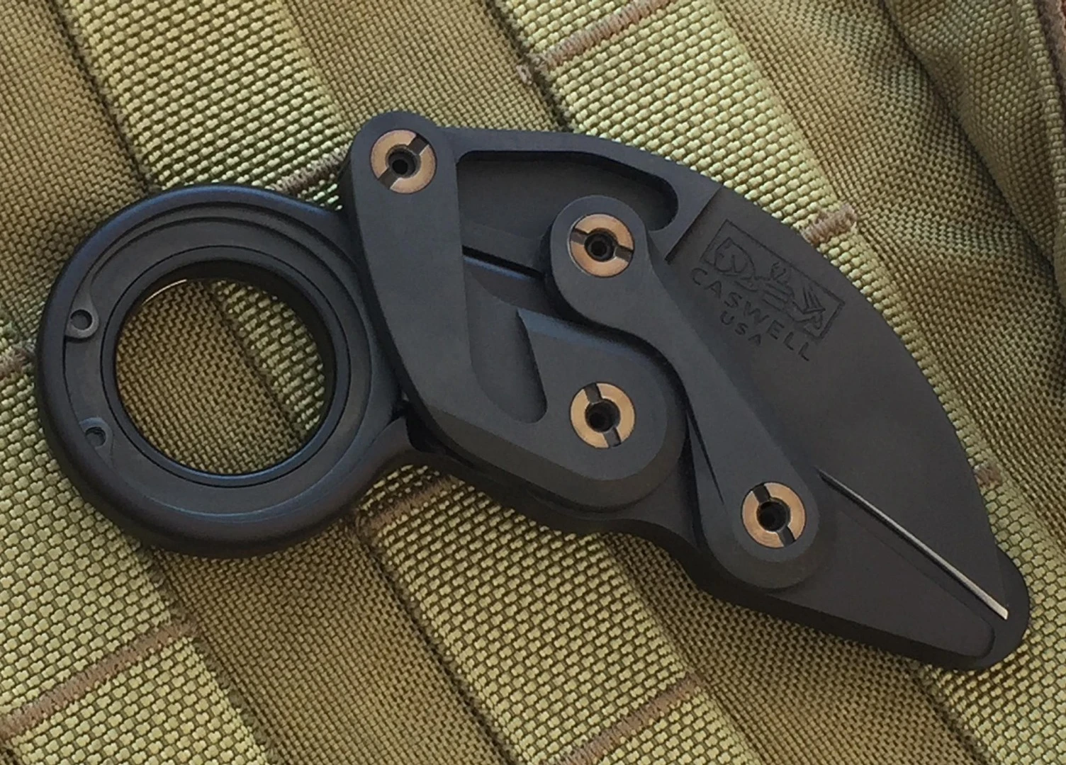 The inventor plans to sell the Morphing Karambit for US$650, but first off he's running a Kickstarter campaign to fund production