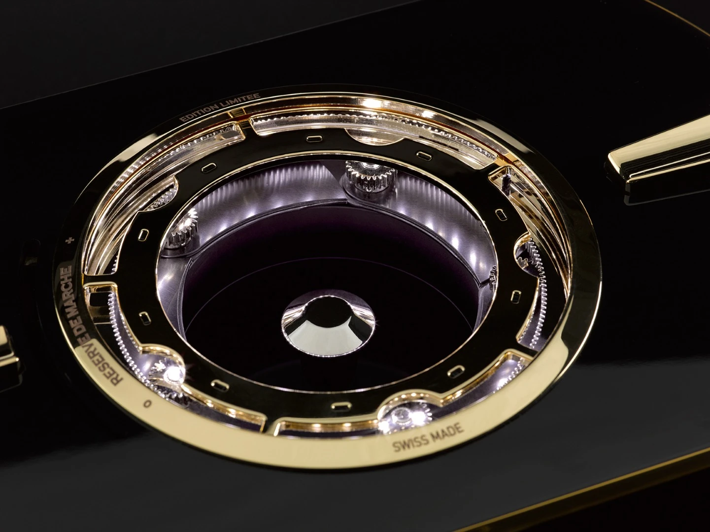 The Emperador's ashtray opens to receive ashes