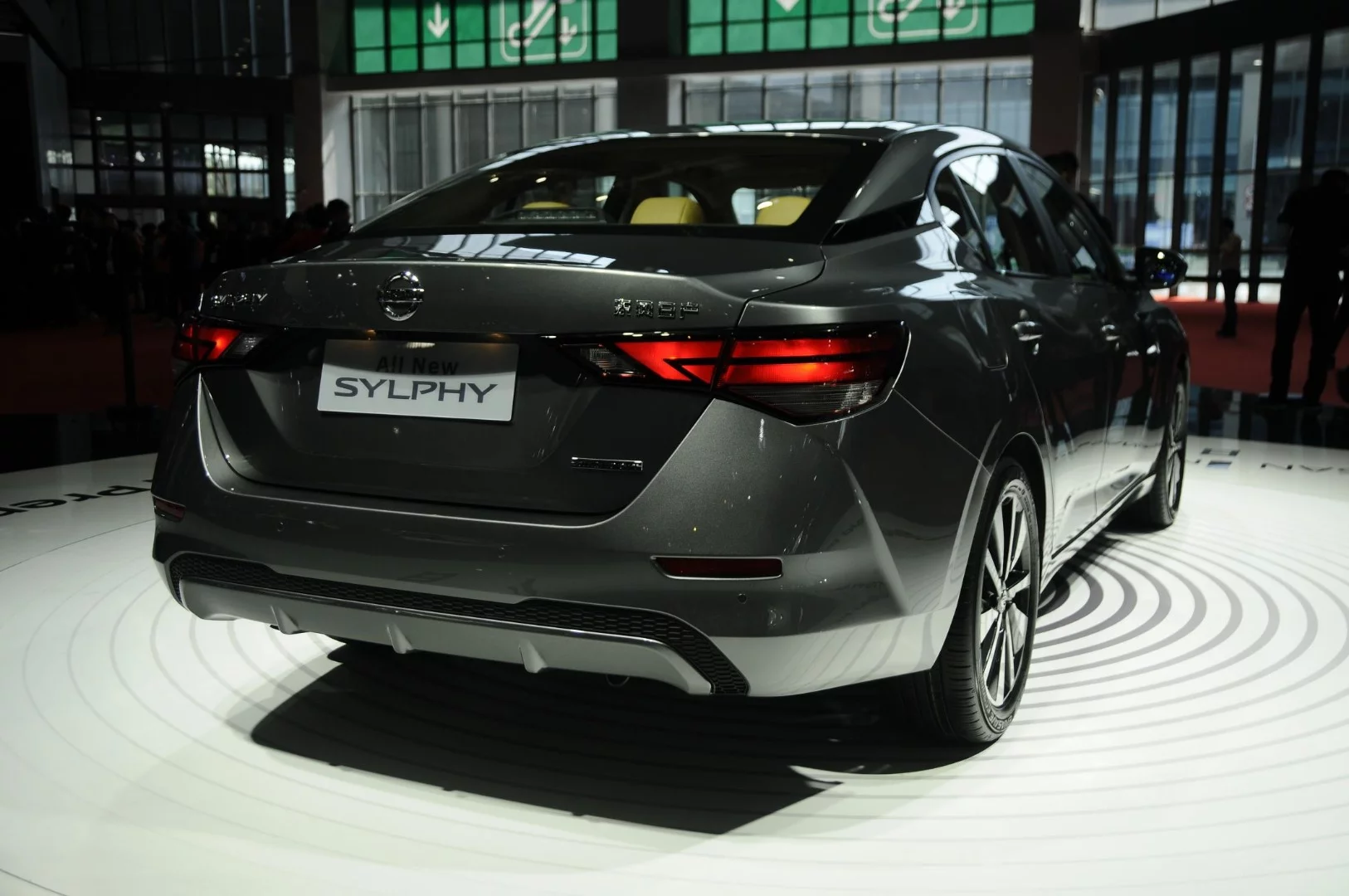 Nissan debuts the new-generation Sylphy compact sedan