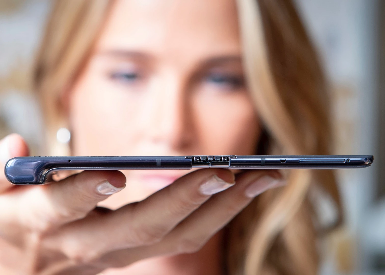 The Mate X features what Huawei calls a Falcon Wing hinge in the middle
