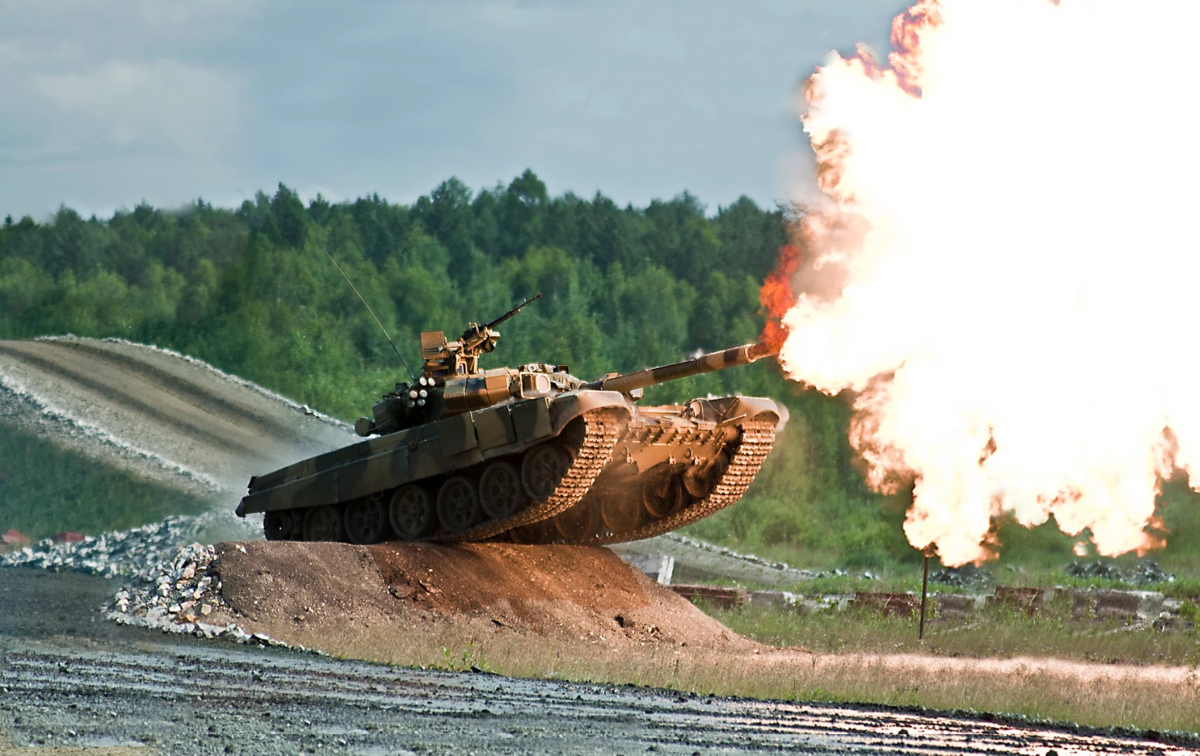 Static-colored tanks are so 20th century