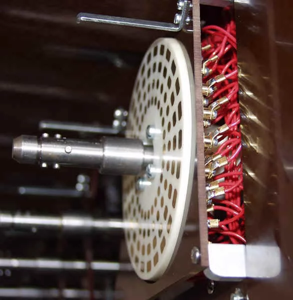 Close up of the spindle wiring (source: JH)