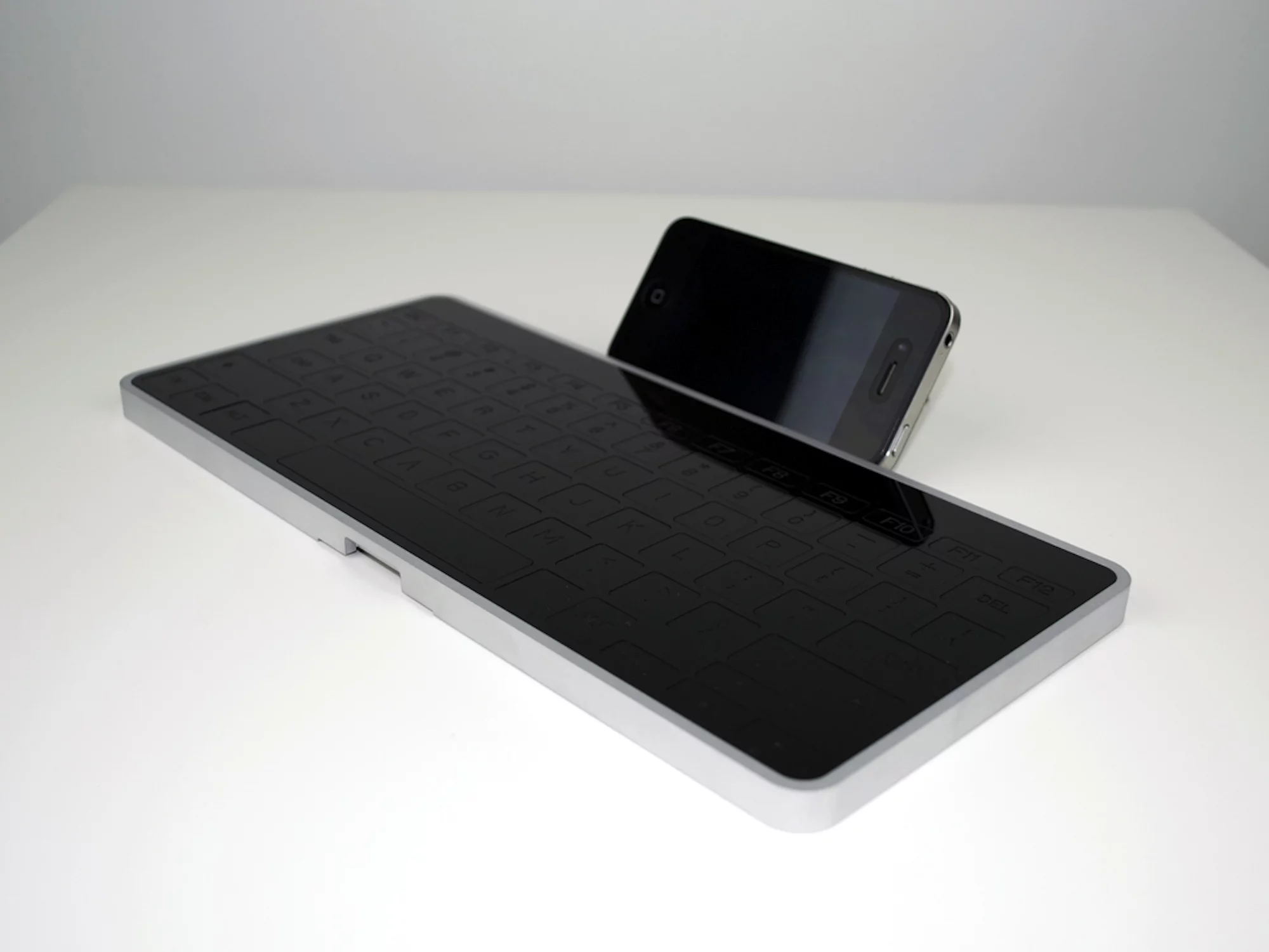 The built-in kickstand can be used to prop up the paired smartphone or tablet for a 20 or 30 degree viewing angle