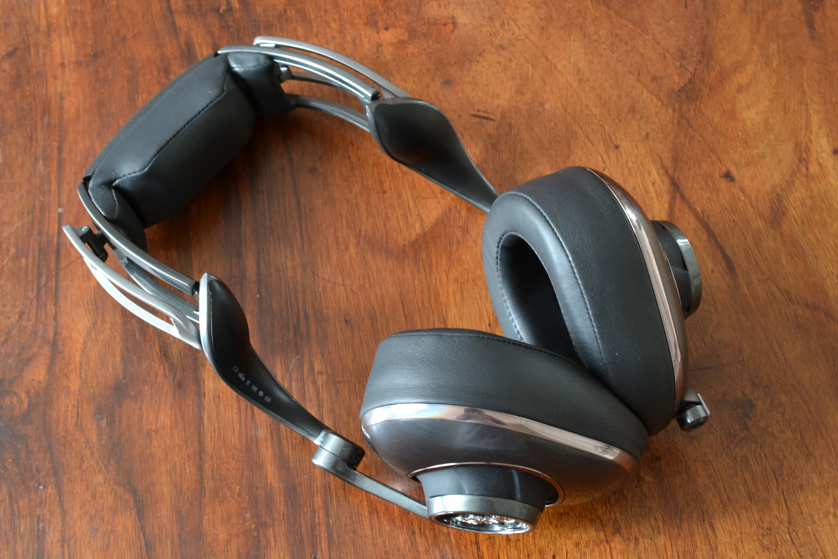 Pivoting arms allow the chunky circumaural earcups to be lowered when resting around the neck when not in use (Photo: Paul Ridden/Gizmag)