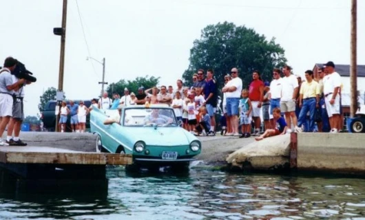 Historical Amphicar image from the International Amphicar Owners Club archive.