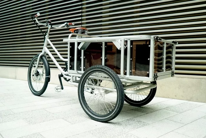 The movE cargo bike is built to carry up to 200 kg (440 lb)