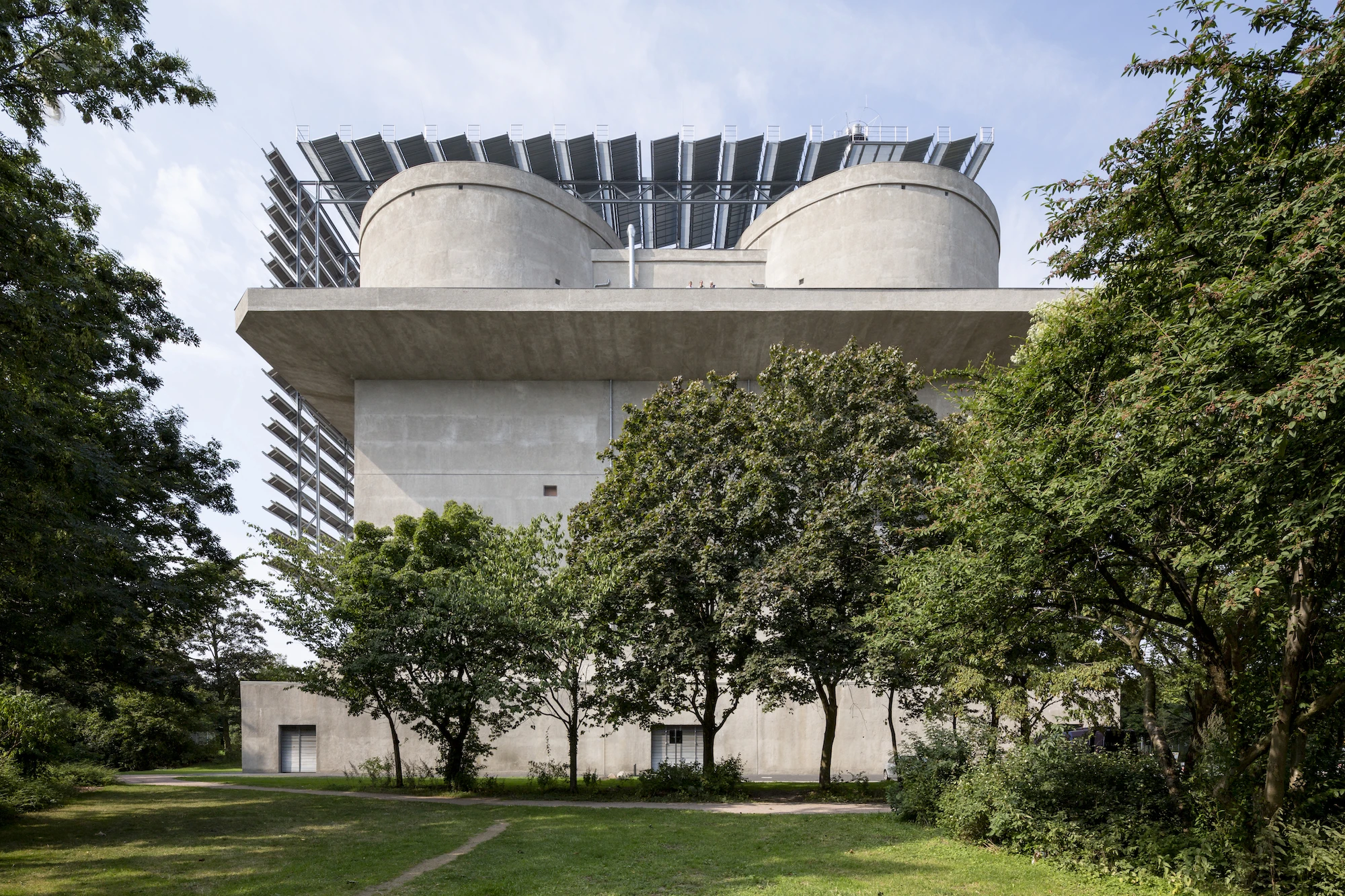 The Energy Bunker was originally constructed in 1943 to serve as a Nazi anti-aircraft bunker during WWII (Photo: IBA Hamburg GmbH / Bernadette Grimmenstein)