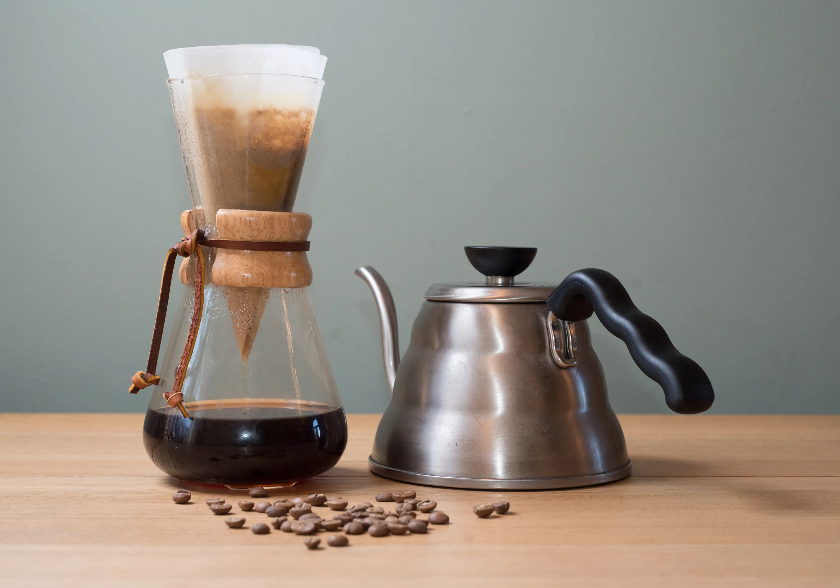 The light from the RoundFlash Dish can be used in a number of different ways (Photo: Simon Crisp/Gizmag.com)