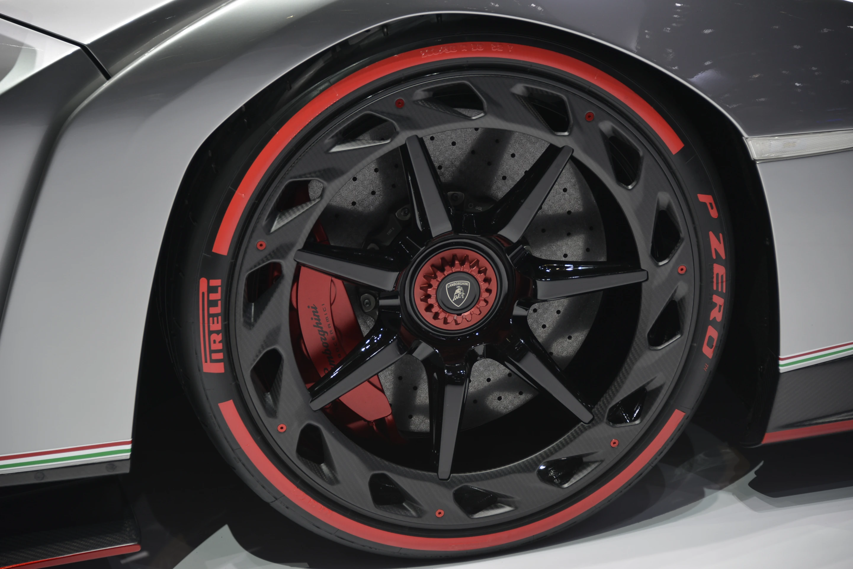 Lamborghini introduces the Veneno