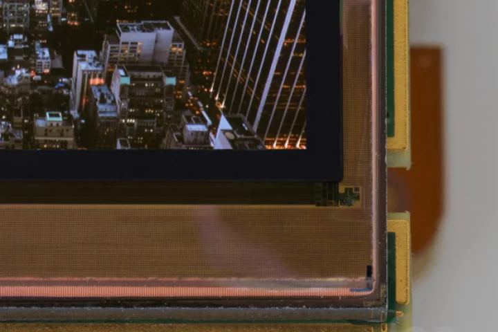 French microdisplay specialist MicroOLED has released a new panel with a 5.4 million pixel density, no spacing between pixels and 96 percent uniformity.