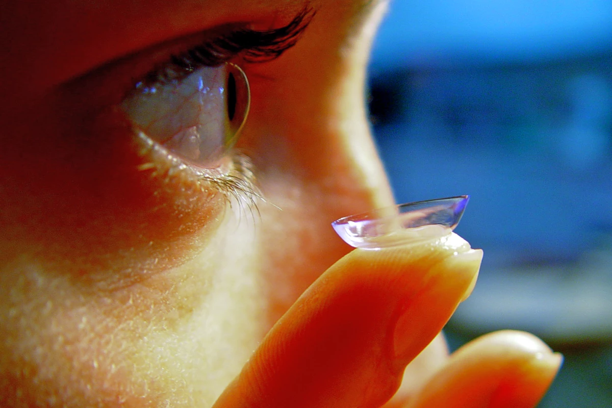 Color-changing contact lenses will alert diabetics when sugar levels change (Photo: Etan J. Tal, Creative Commons)
