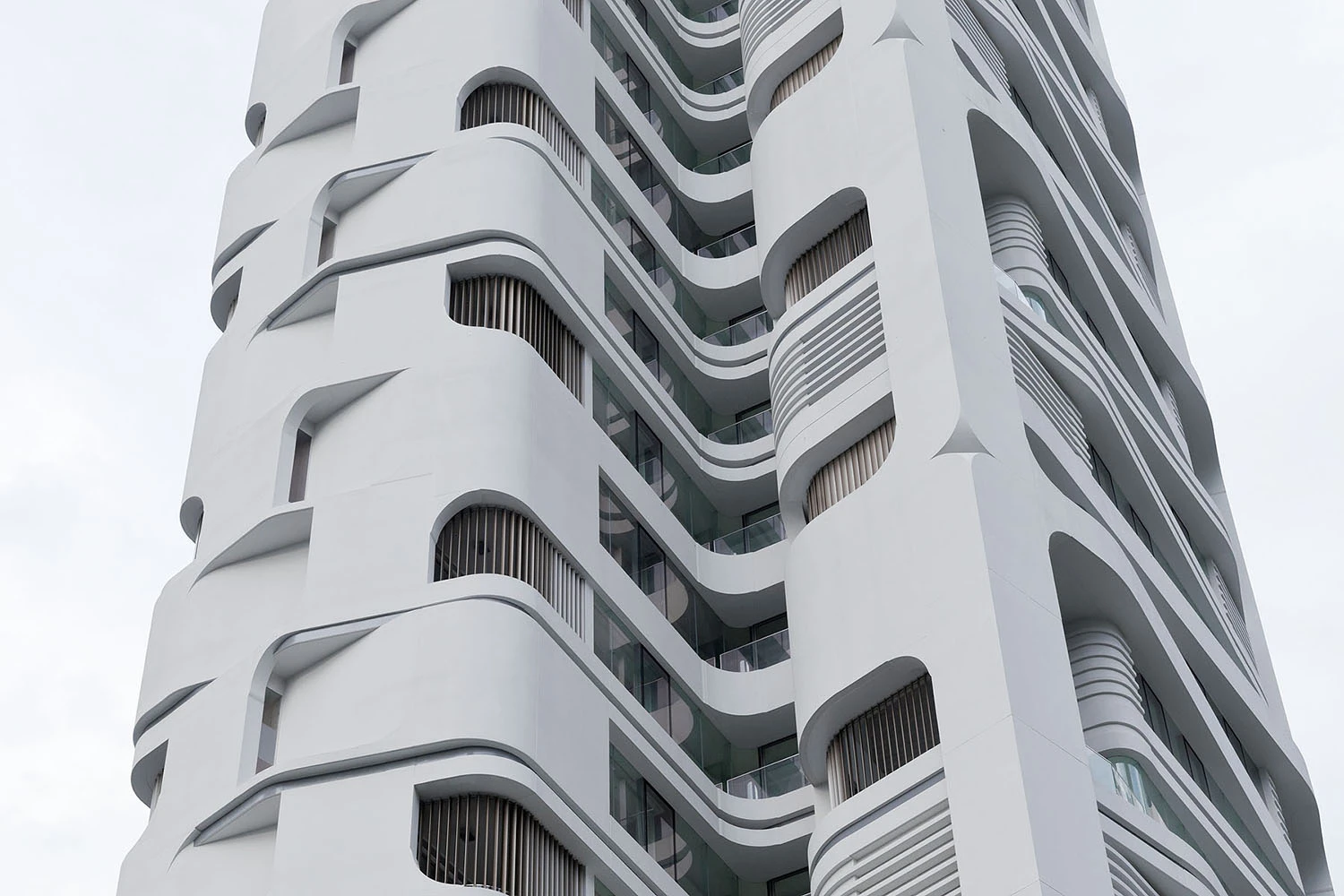 Detail of the inter-locking panels of the facade. Ardmore Residence, Singapore, by UN Studio (Photo: Iwan Baan ©)