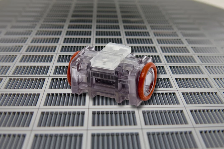 The Mikrozon minigenerator is described as being just a couple of cubic centimeters in size