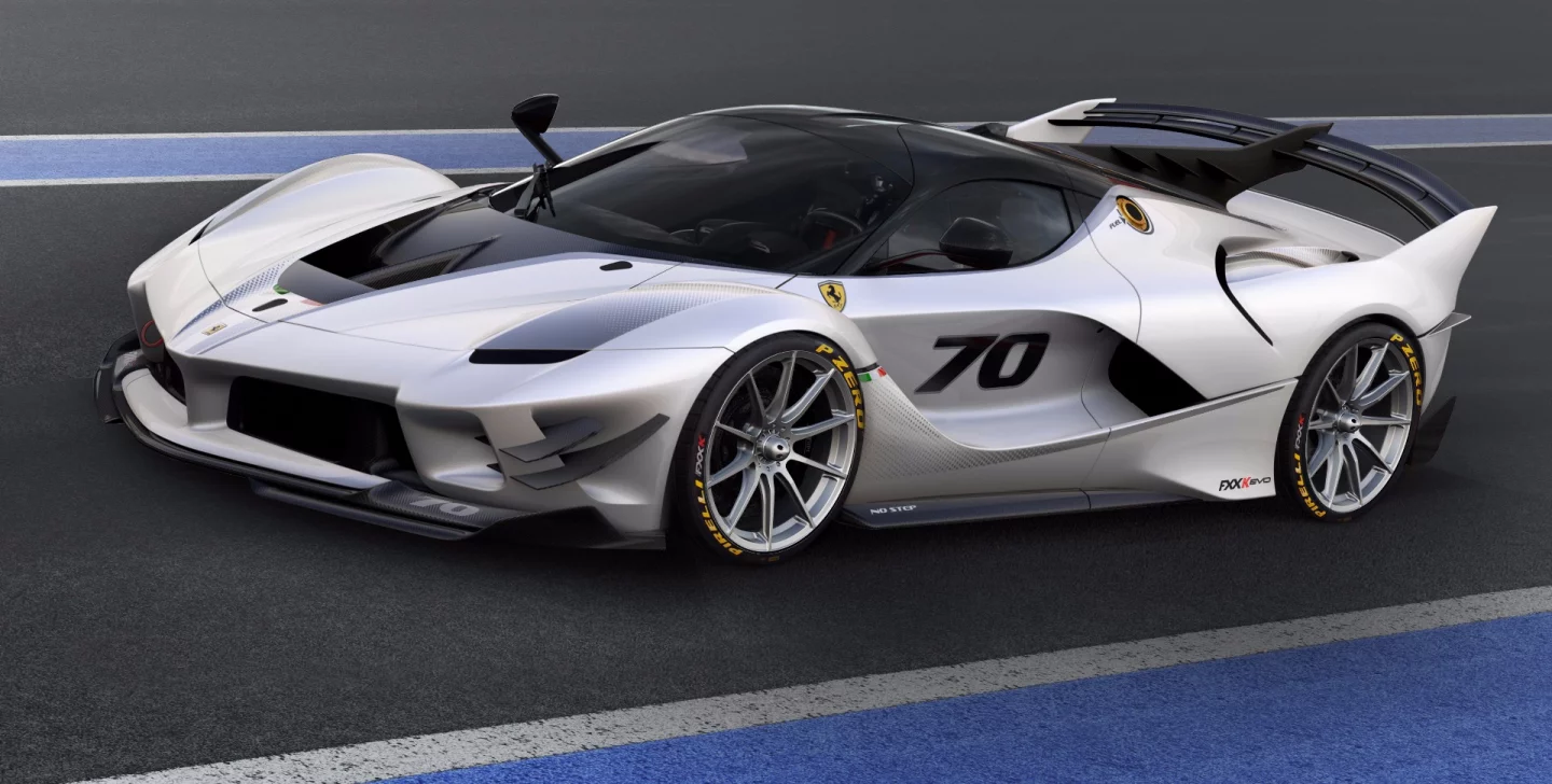 2018 Ferrari FXX-K Evo: front aeros have been reworked as well; check out the "flicks" under the headlights