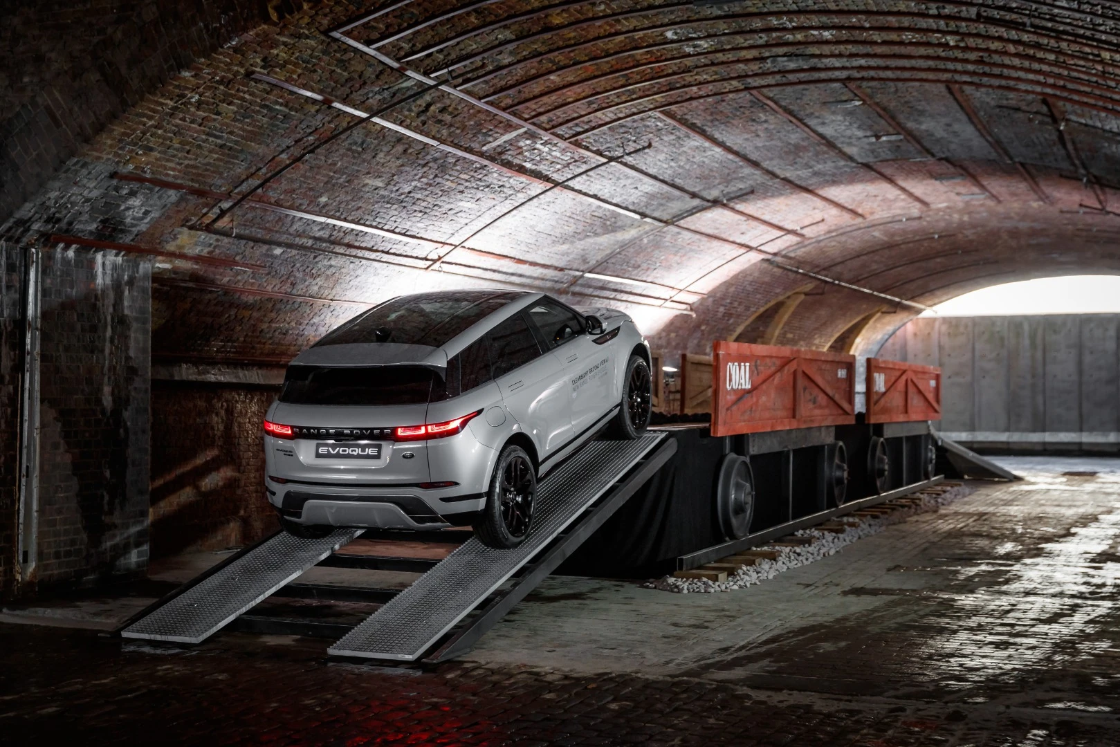 The new Evoque comes in two new exterior colors dubbed Seoul Pearl Silver and Nolita Grey