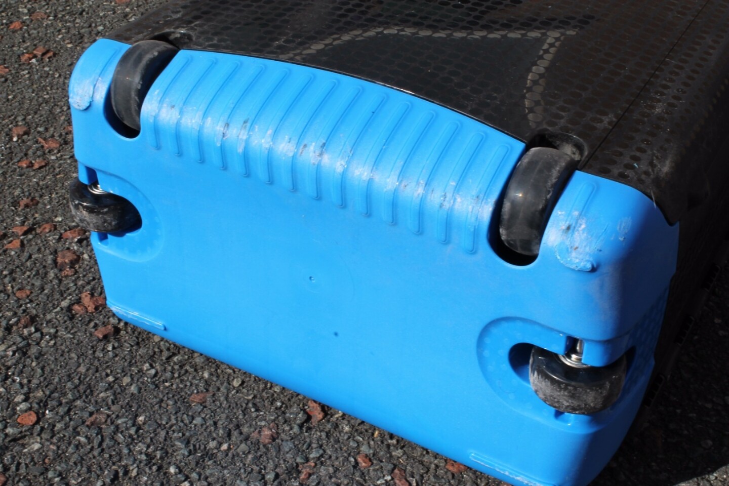 There are two side-mounted wheels for use when towing the case and two in-line wheels for either sliding the case sideways or propelling the case forward