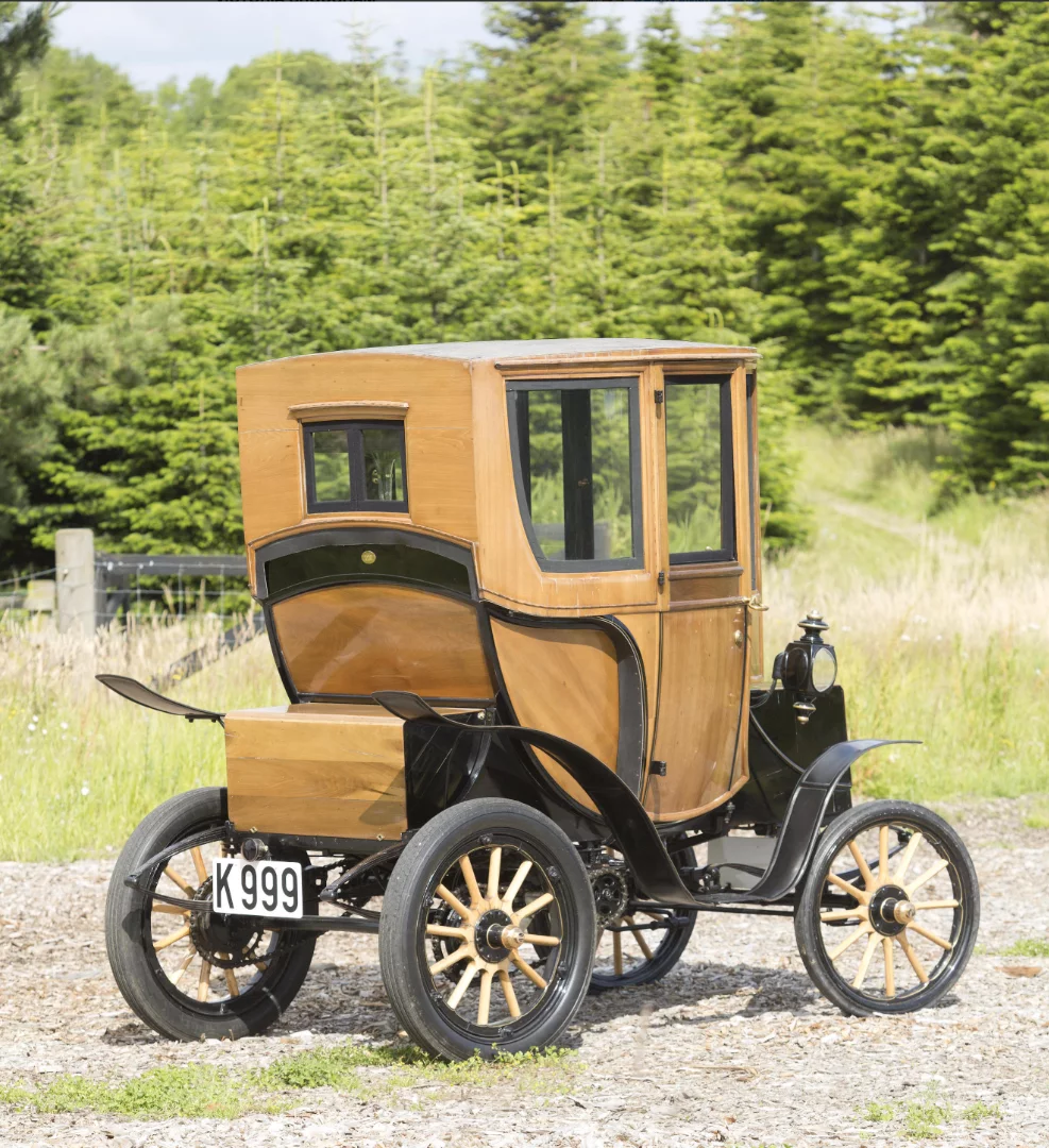 The 1905 Woods Queen Victoria Brougham was a luxury electric